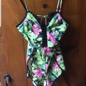 Fashionova luxxel floral black romper shorts s